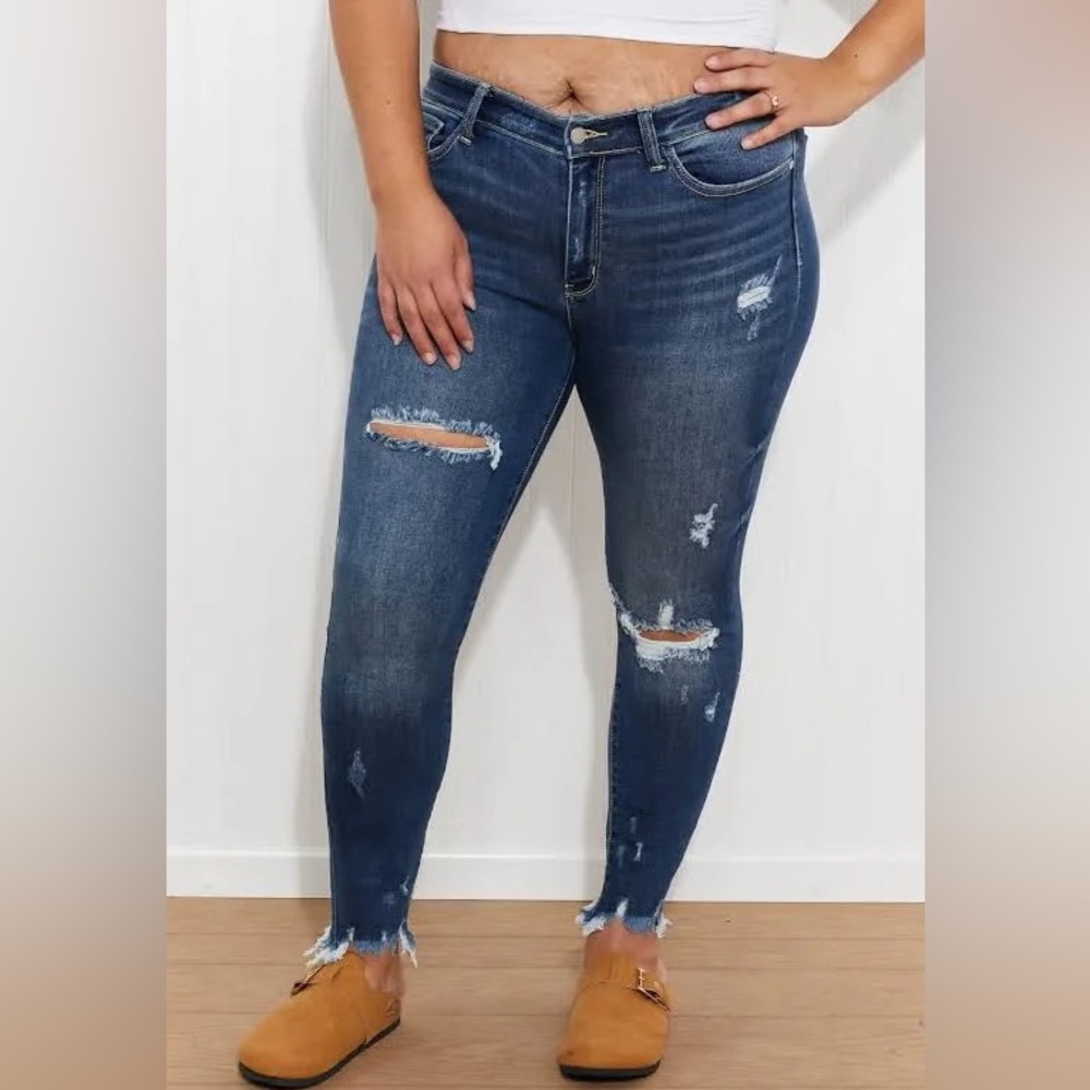 NWT Judy Blue Mid-Rise Destroyed Skinny Jeans